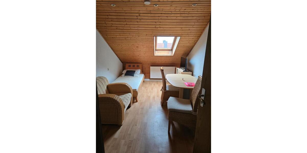 Dachgeschoßwohnung Teublitz - 2 Zimmer, 42 m&sup2;, 450&euro; | Angebot:25986579