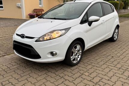 Ford Fiesta 169.000 km 2.499 &euro; Salzgitter 38229