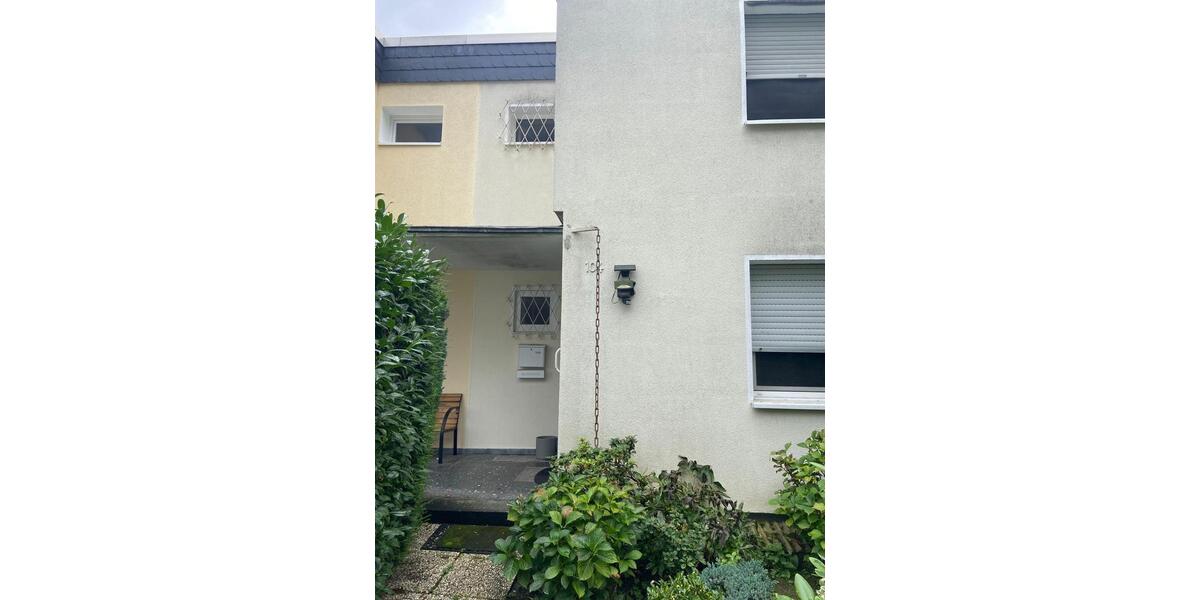 Reihen-Mittelhaus in ruhiger Wohnlage mit Südgarten und Carport 4 zimmer