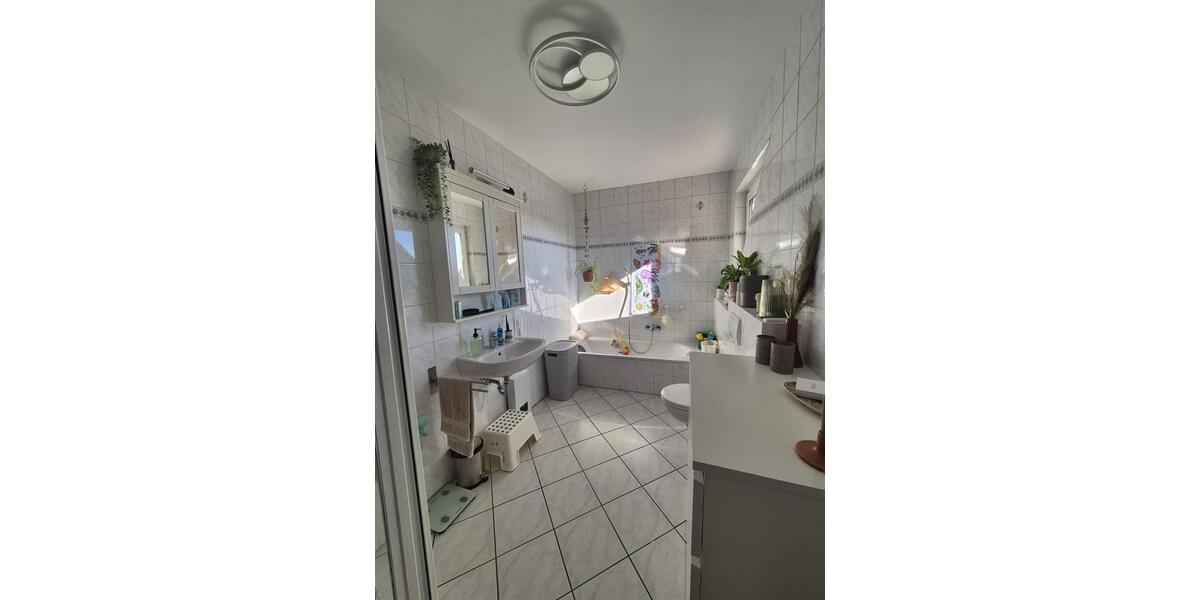 Dachgeschoßwohnung Uetze - 4 Zimmer, 111 m&sup2;, 860&euro; | Angebot:25434083