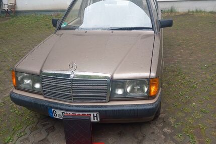 Mercedes-Benz 190 105.547 km 10.900 &euro; Berlin 10713
