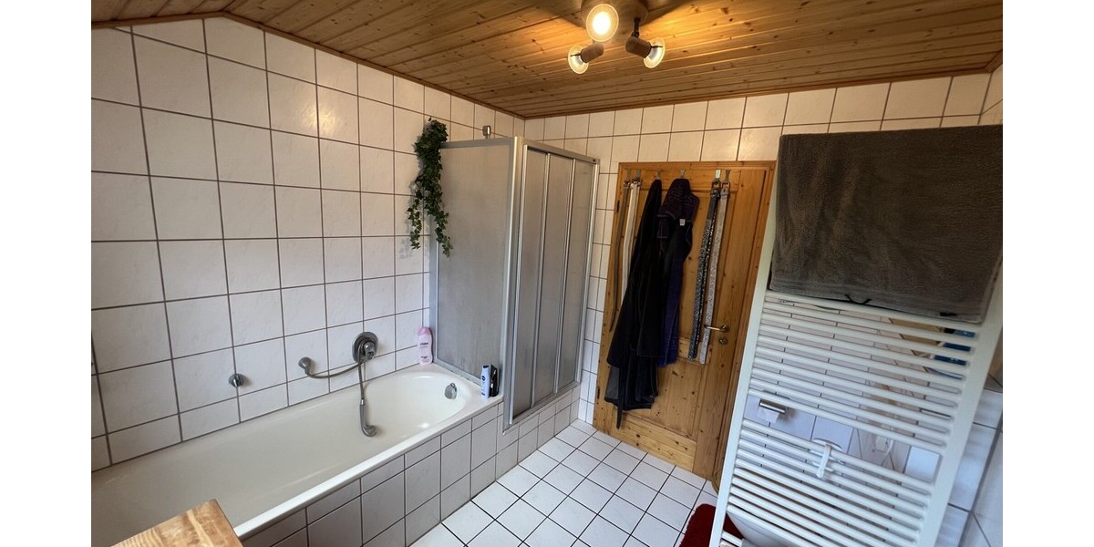 Idyllisches Mehrfamilien- Mehrgenerationenhaus - Mehrfamilienhaus, Wohnhaus Hüllhorst | Angebot:16568286