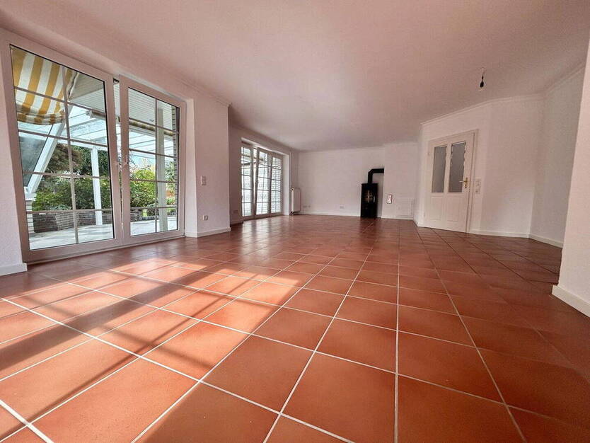 Großzügig geschnittene Haushälfte mit 146 qm und großem Garten 4 zimmer