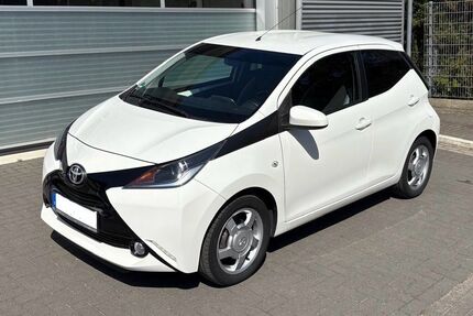 Toyota Aygo (X) 69.950 km 7.290 € Hamburg 21147