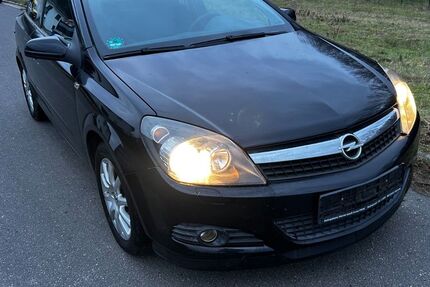 Opel Astra 154.000 km 2.699 &euro; Windhagen 53578