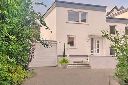 Haus Frankfurt am Main Seckbach - 7 Zimmer, 185 m&sup2;, 2.900&euro; | Angebot:26806913
