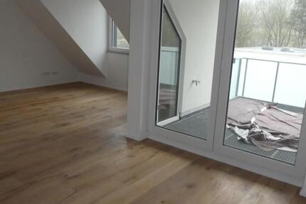 Neue helle Dachgeschoßwohnung mit moderner Heiztechnik im Energiesparhaus Bonn-Endenich 3 zimmer