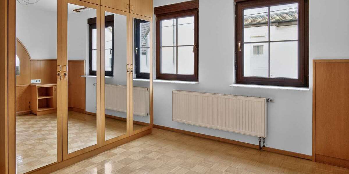 Gepflegtes 3-Familienhaus in begehrter Wohnlage mit vielseitigen Nutzungsmöglichkeiten - Mehrfamilienhaus, Wohnhaus Stuttgart Zuffenhausen | Angebot:27083597