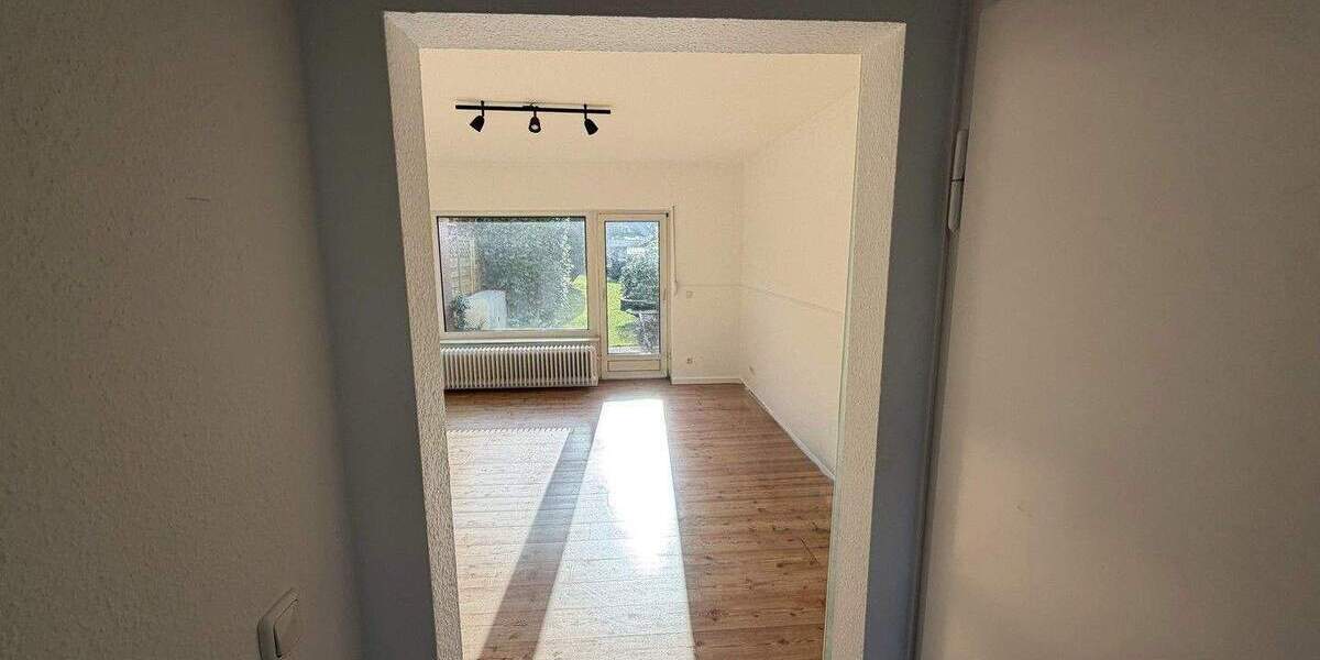 Reihenmittelhaus Hamburg Bramfeld - 3 Zimmer, 75 m&sup2;, 1.630&euro; | Angebot:25570386