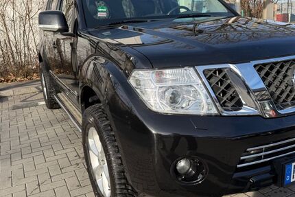 Nissan Pathfinder 237.000 km 13.950 &euro; München 80992