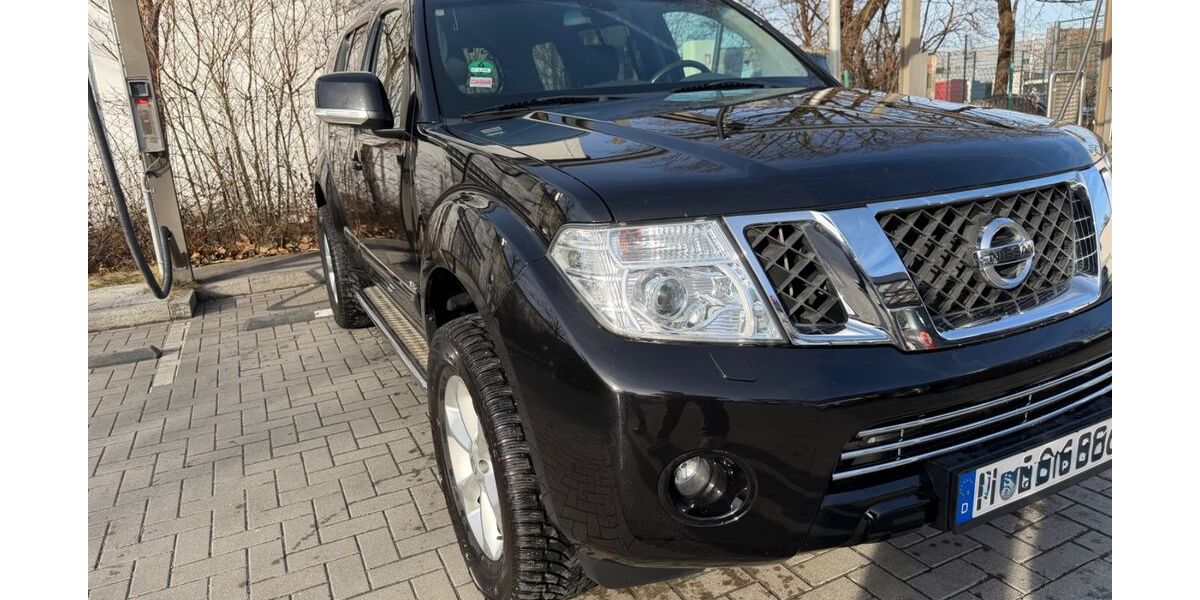 Nissan Pathfinder 237.000 km 15.000 &euro; München 80992