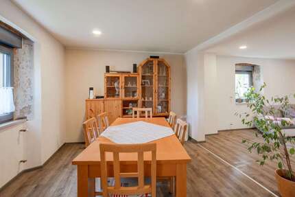 Haus Gönnersdorf - 5 Zimmer, 150 m&sup2;, 195.000&euro; | Angebot:26863929