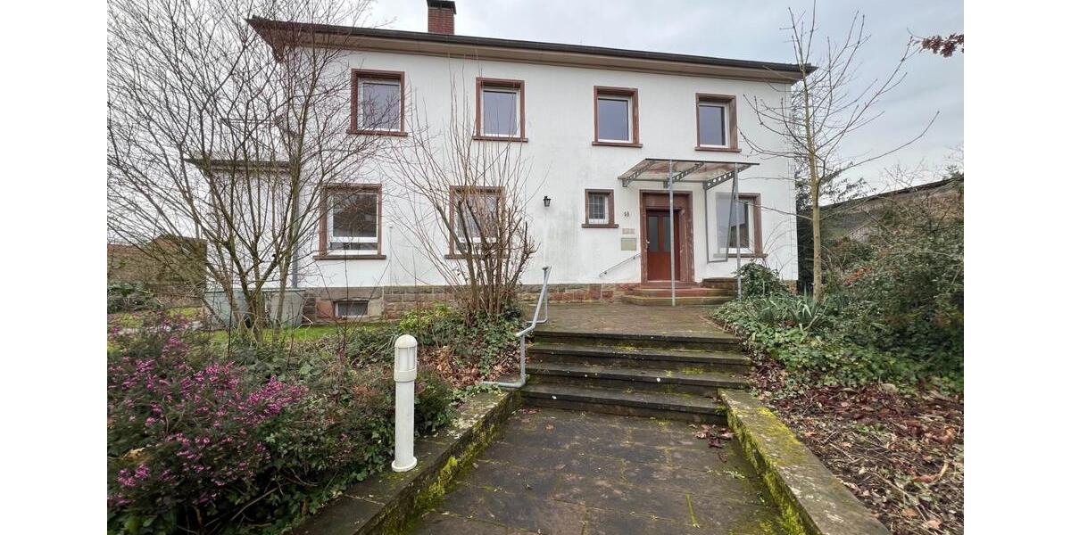 Einfamilienhaus Zweibrücken - 9 Zimmer, 250 m&sup2;, 1.790&euro; | Angebot:24702819