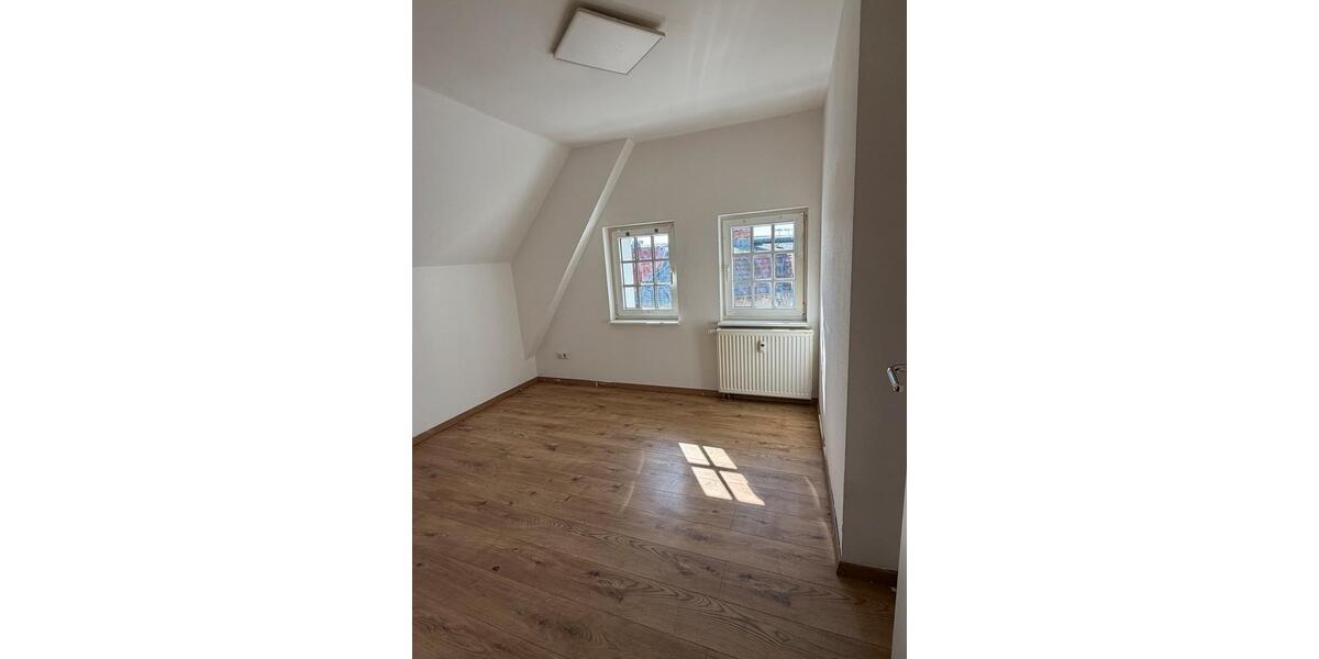Dachgeschoßwohnung Cottbus - 3 Zimmer, 70 m&sup2;, 700&euro; | Angebot:26195690