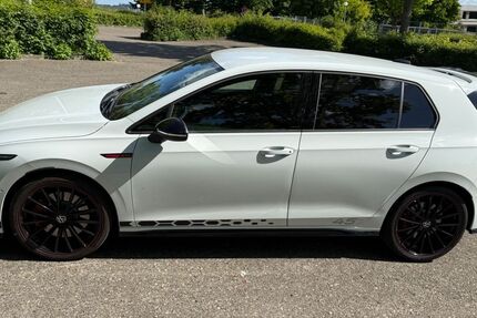 VW Golf 5.700 km 29.900 € Ulm 89075