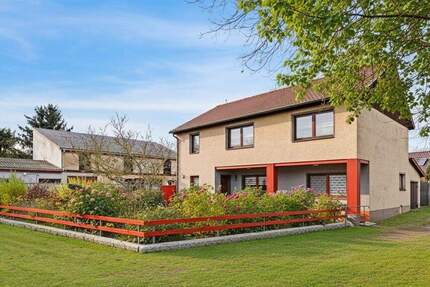 Zweifamilienhaus mit großem Garten 7 zimmer