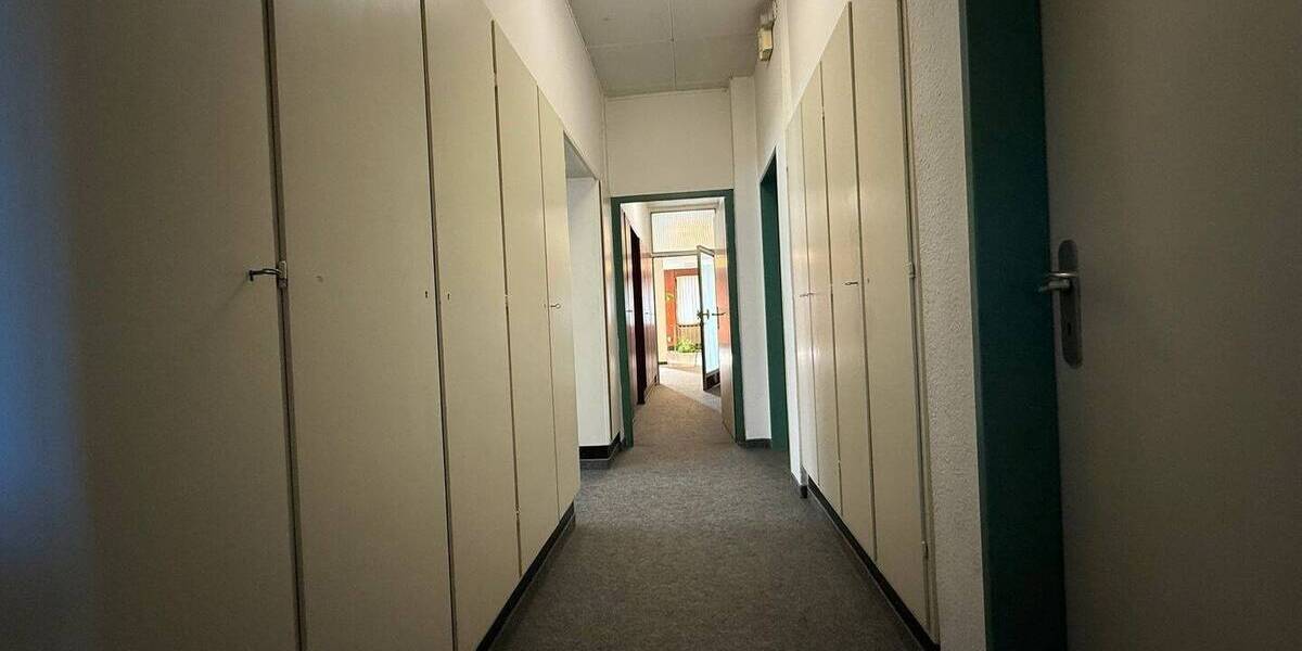 Großzügige Gewerbefläche in zentraler Lage von Mannheim-Neckarau 5 zimmer