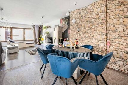 Gemütliches Reihenmittelhaus mit großer Terrasse, Garten, EBK und Kaminofen in schöner Lage