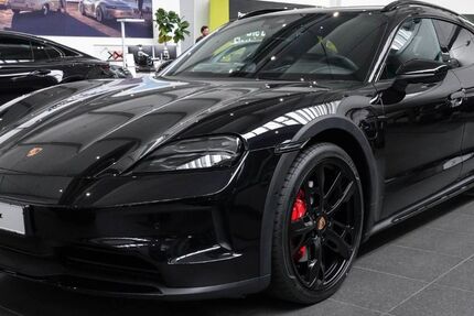 Porsche Taycan 9.000 km 122.000 &euro; München 81669