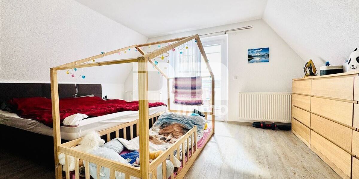 Kernsaniertes Einfamilienhaus mit Doppelgarage, großem Garten und Home-Office-Oase - Einfamilienhaus Schwalmstadt | Angebot:27053931