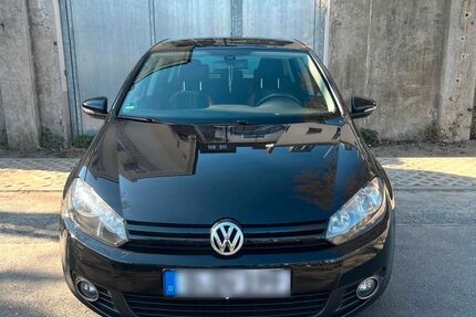 VW Golf 114.000 km 8.990 € Düsseldorf 40219