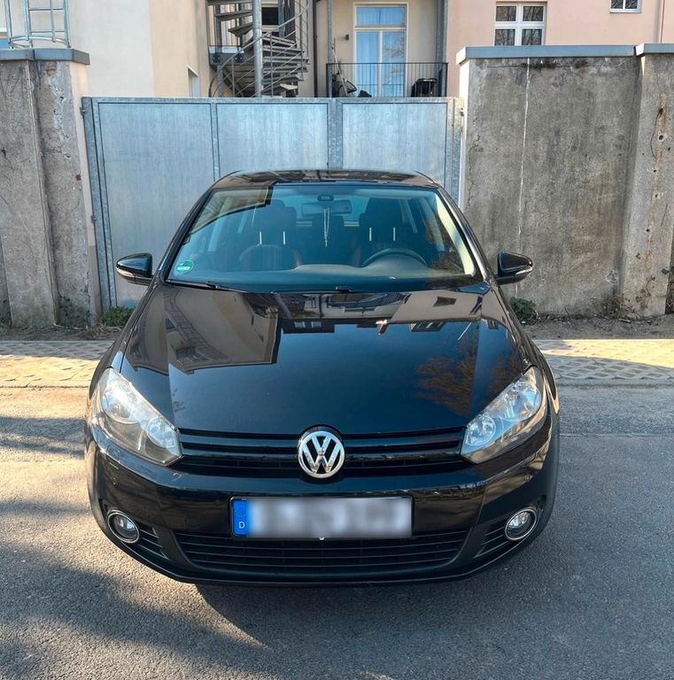 VW Golf 114.000 km 8.990 € Düsseldorf 40219