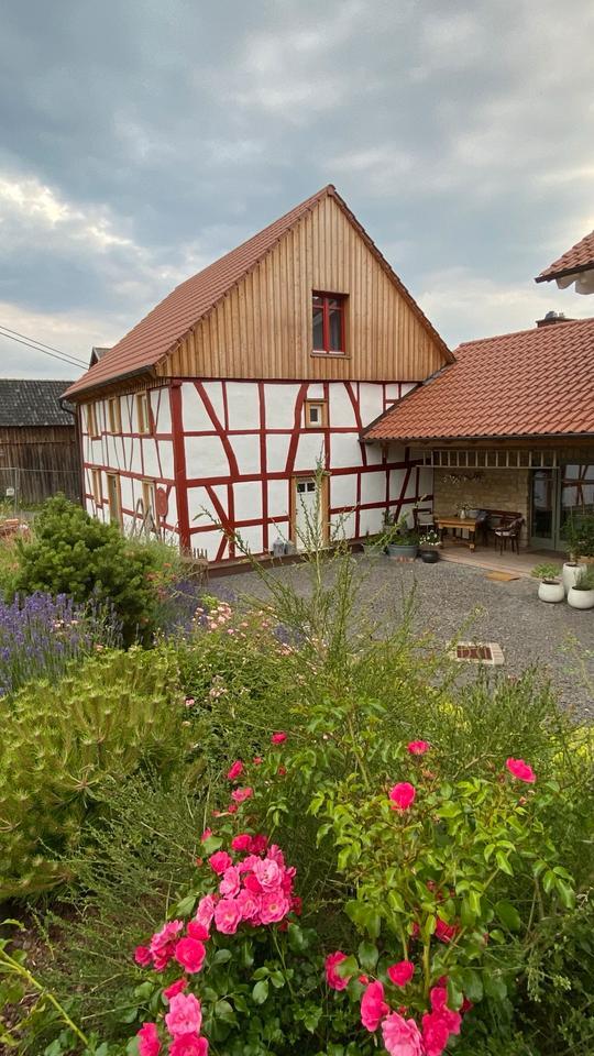 Fachwerkhaus in Hofanlage . Ehem. Dorfladen