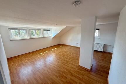 Helle 1,5 Zimmerwohnung in super Lage zu vermieten