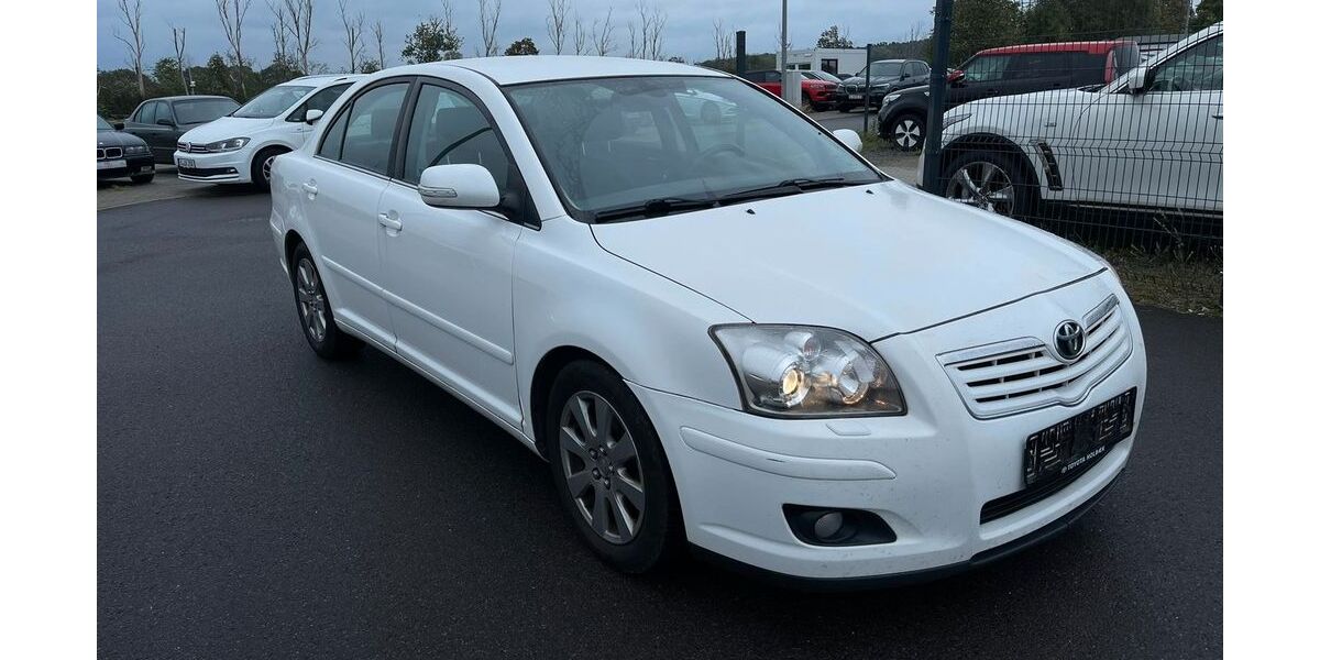 Toyota Avensis 194.000 km 3.700 &euro; Wildau 15745
