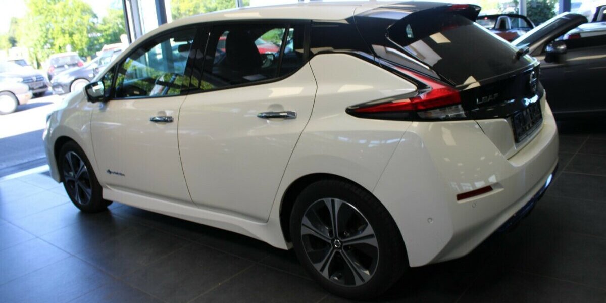 Nissan Leaf 40KWh Tekna 73.565 km 11.980 &euro; Euskirchen 53881