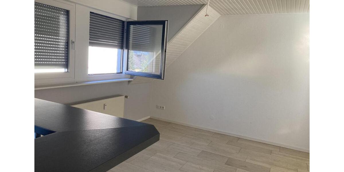 Dachgeschoßwohnung Kenn - 4 Zimmer, 109 m&sup2;, 1.050&euro; | Angebot:25355837