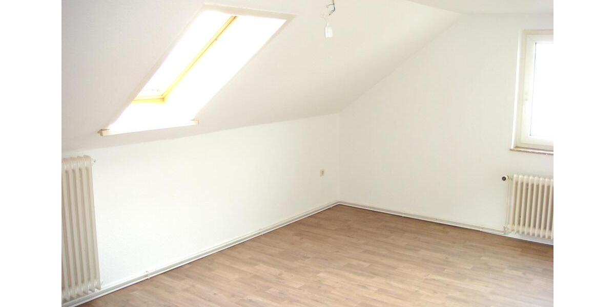 Dachgeschoßwohnung Uetze - 3 Zimmer, 80 m&sup2;, 495&euro; | Angebot:26262140