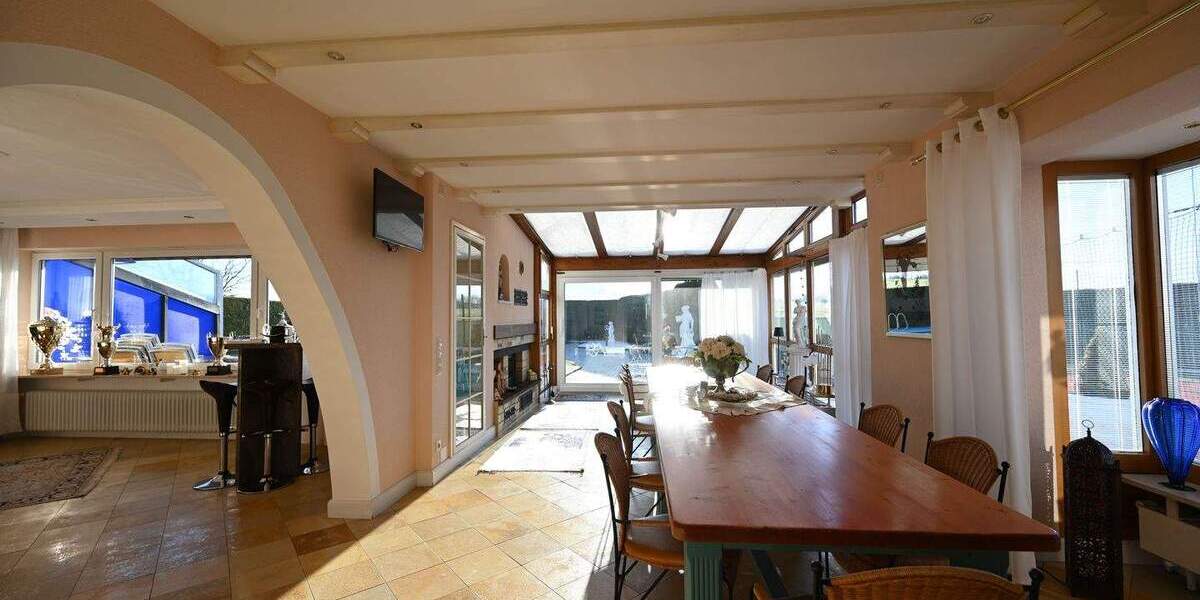 Vielseitiges Unternehmer-Anwesen in Bestzustand! Wohnen. Arbeiten. Leben. Freystadt - Forchheim 9 zimmer