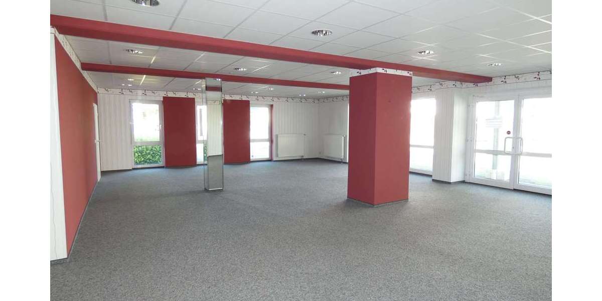 TOPLAGE: attraktive Laden-Büro-Praxisfläche in zentraler Lage Langenaus zu vermieten! zimmer