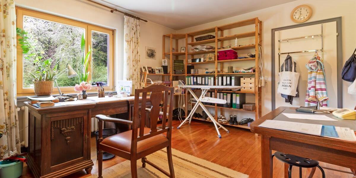 Trier-Feyen - Großzügiges freistehendes Wohnhaus in individueller Lage mit viel Grün - Einfamilienhaus Trier Feyen-Weismark | Angebot:26441155