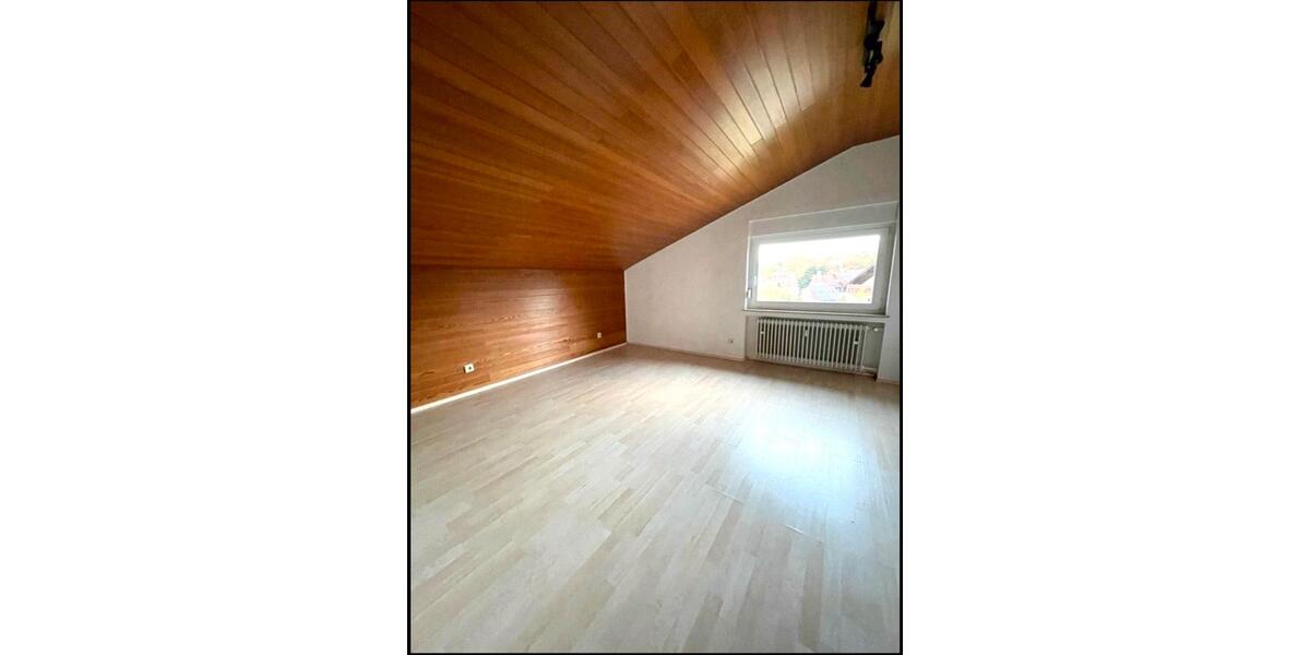 Dachgeschoßwohnung Pfinztal - 3.5 Zimmer, 80 m&sup2;, 850&euro; | Angebot:24577040
