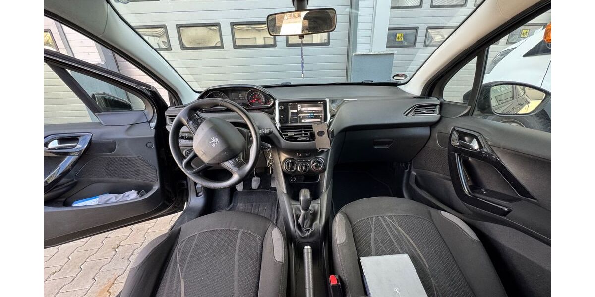 Peugeot 208 122.980 km 3.900 &euro; Offenburg 77654