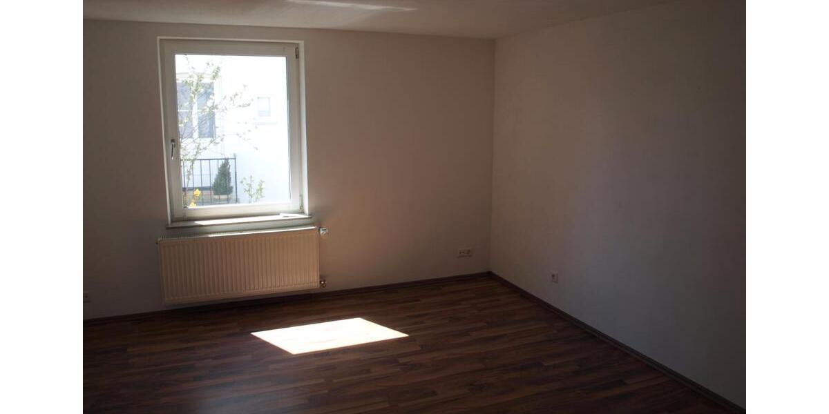 Erdgeschoßwohnung Tuttlingen - 1 Zimmer, 90 m&sup2;, 750&euro; | Angebot:26662149