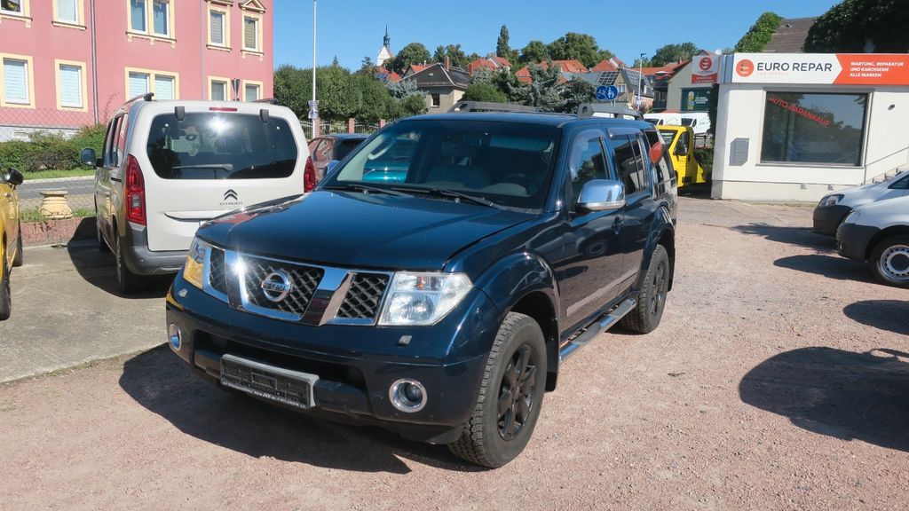 Nissan Pathfinder 258.000 km 5.495 &euro; Coswig 01640