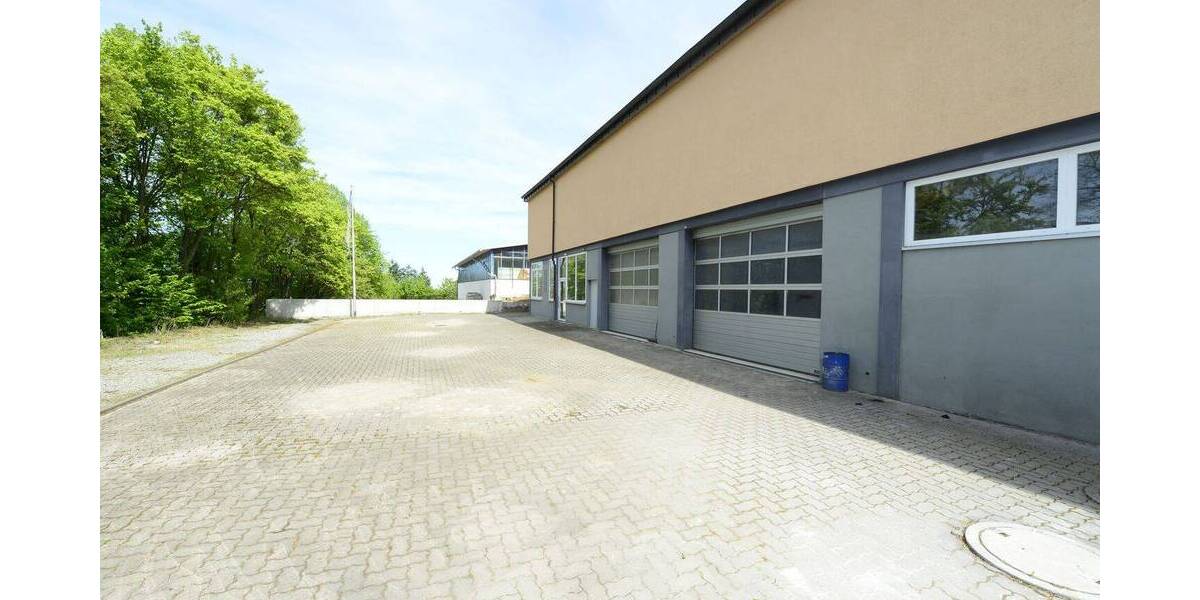 3-D-Virtual-Tour! Große renovierte Halle mit Büroflächen in Höchberg, verkehrsgünstig gelegen zimmer