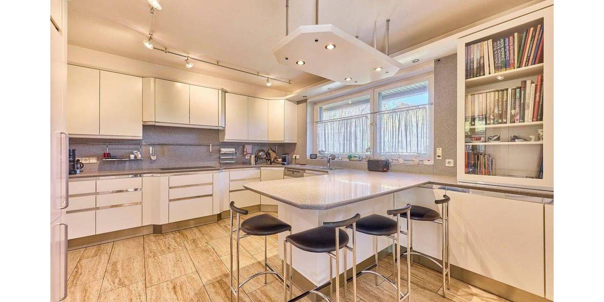 Einfamilienhaus Kaiserslautern Innenstadt - 6 Zimmer, 237 m&sup2;, 695.000&euro; | Angebot:26435800