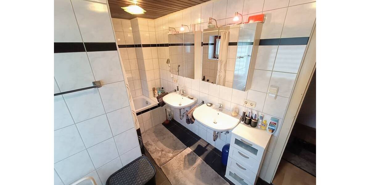 Mehrfamilienhaus, Wohnhaus Obernzell / Erlau Obernzell - 7 Zimmer, 251 m&sup2;, 399.000&euro; | Angebot:26475859