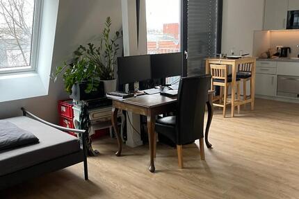 Stilvolle 1-Zimmer-DG-Wohnung (Neubau 2025) mit Balkon – FHain 1 zimmer