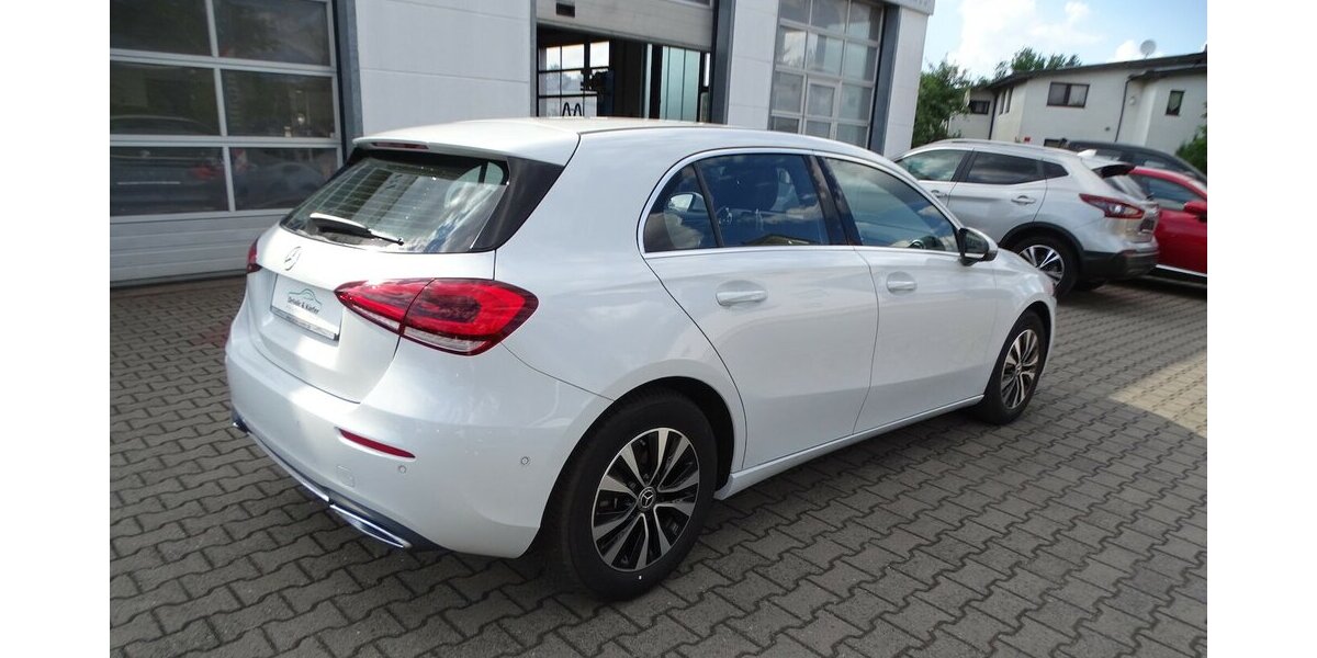 Mercedes-Benz A 180 Progressive Automatik, Rückfahrkamera, LED S 22.611 km 23.590 &euro; Rodgau 63110