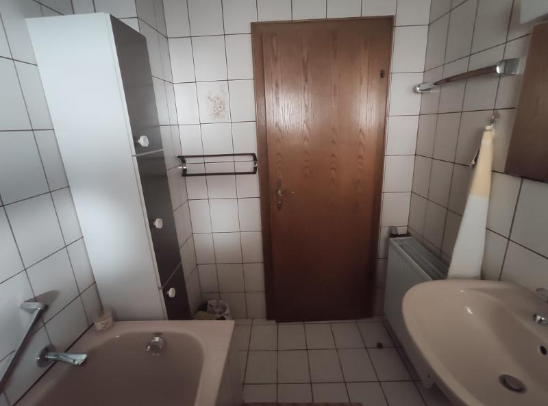 Einfamilienhaus mit Garage und Garten