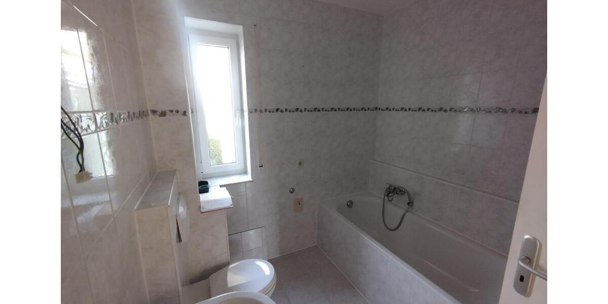 Erdgeschoßwohnung Zwickau Neuplanitz - 4 Zimmer, 91 m&sup2;, 660&euro; | Angebot:26011103