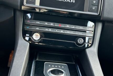 Jaguar F-Pace 133.000 km 18.600 &euro; Dresden 01127