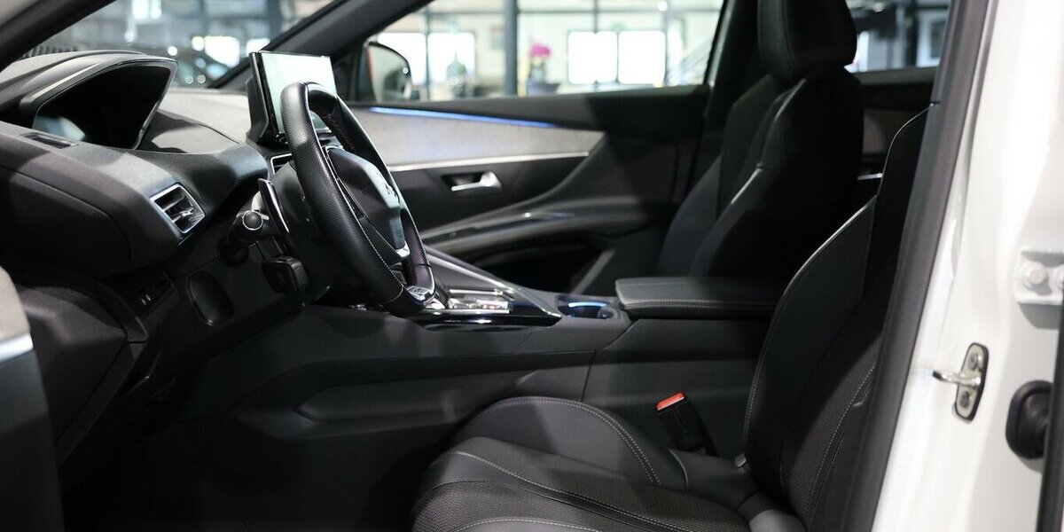 Peugeot 3008 1.2 PureTech ALLURE GT-LINE / I-COCKPIT,LED 22.000 km 17.777 &euro; Hamm 59077