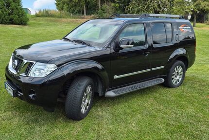Nissan Pathfinder 183.000 km 16.500 &euro; Finneland/ Saubach 06647