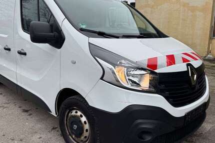 Renault Trafic 97.000 km 8.990 &euro; München 81829